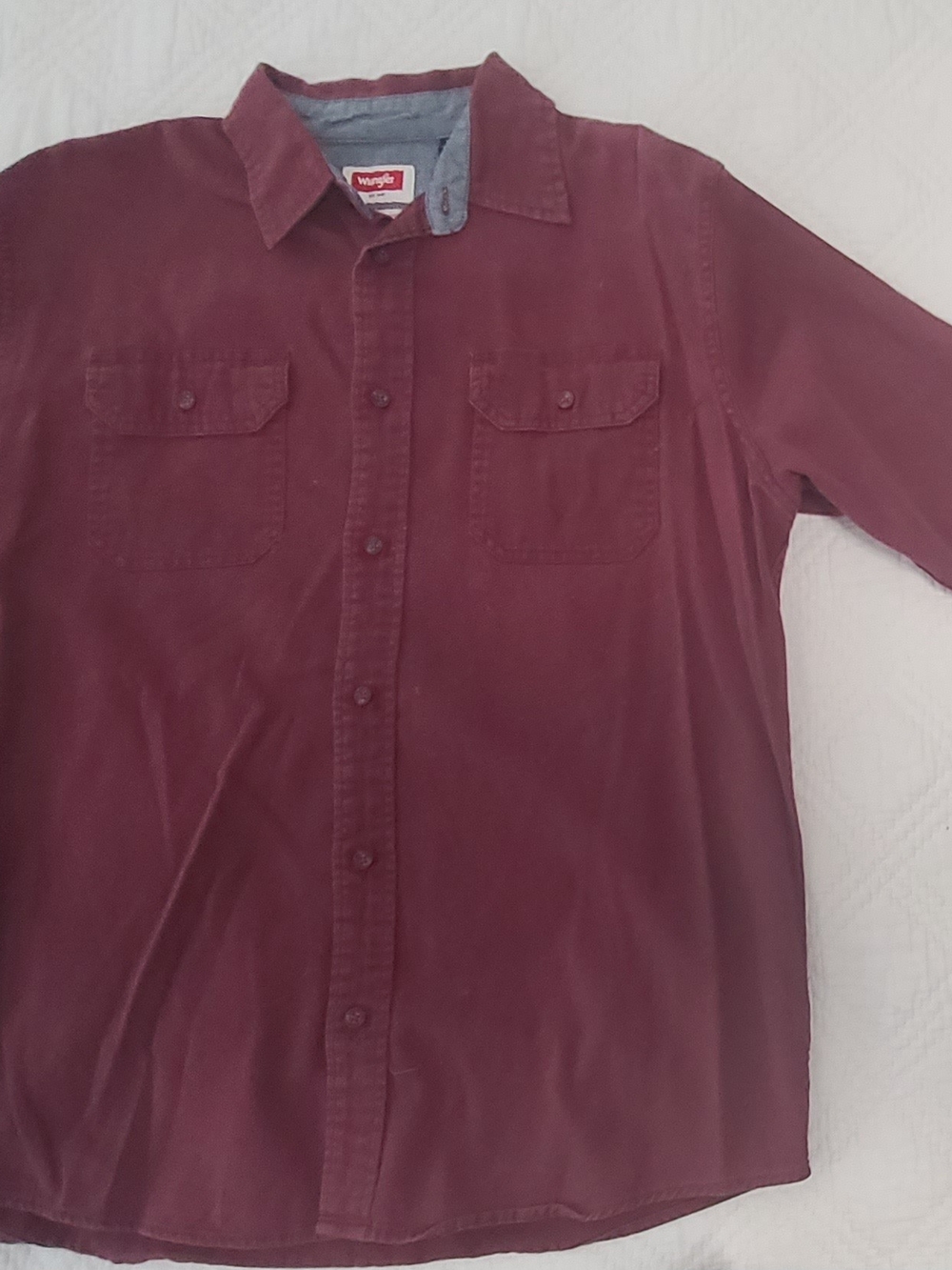 Wrangler Casual Button-Down Shirt in Maroon